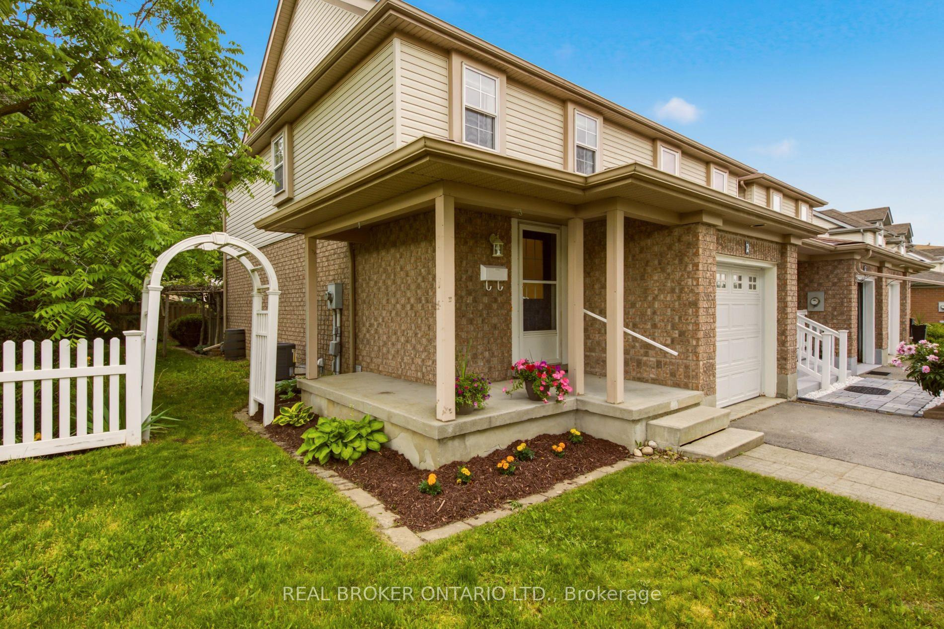 2 Ireland Place, Guelph — Townhouse for sale, photo 1