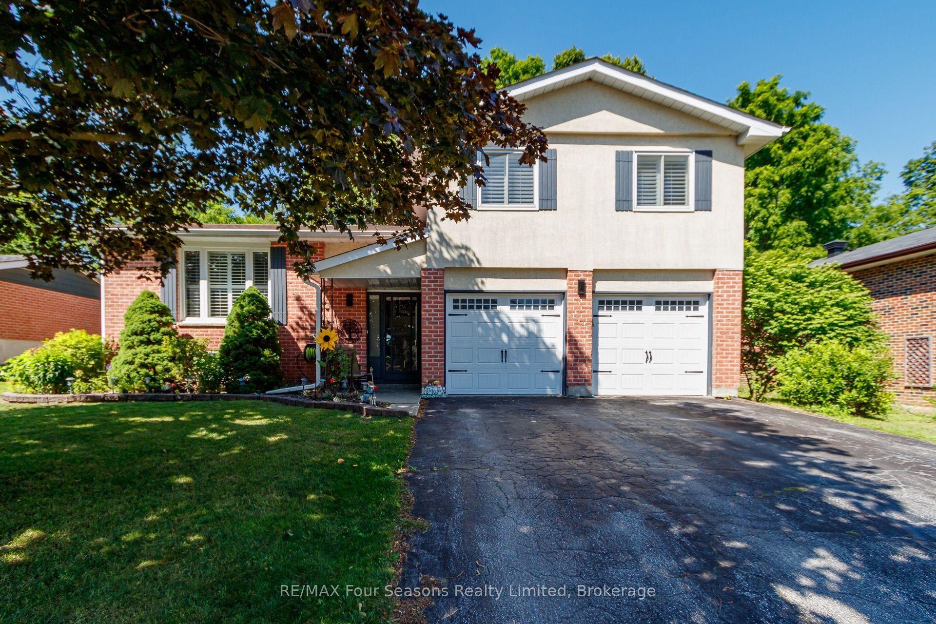 218 Datas Drive, Clearview — Detached for sale, photo 1