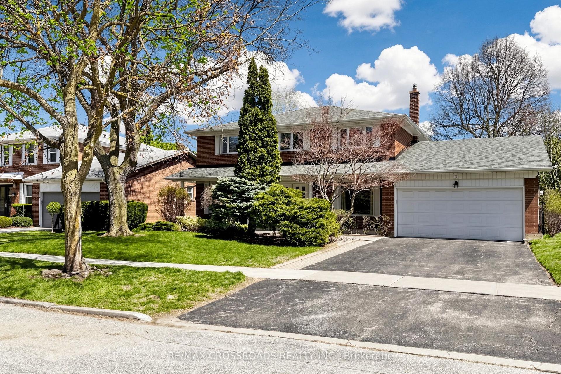 9 Tullamore Drive — photo 1