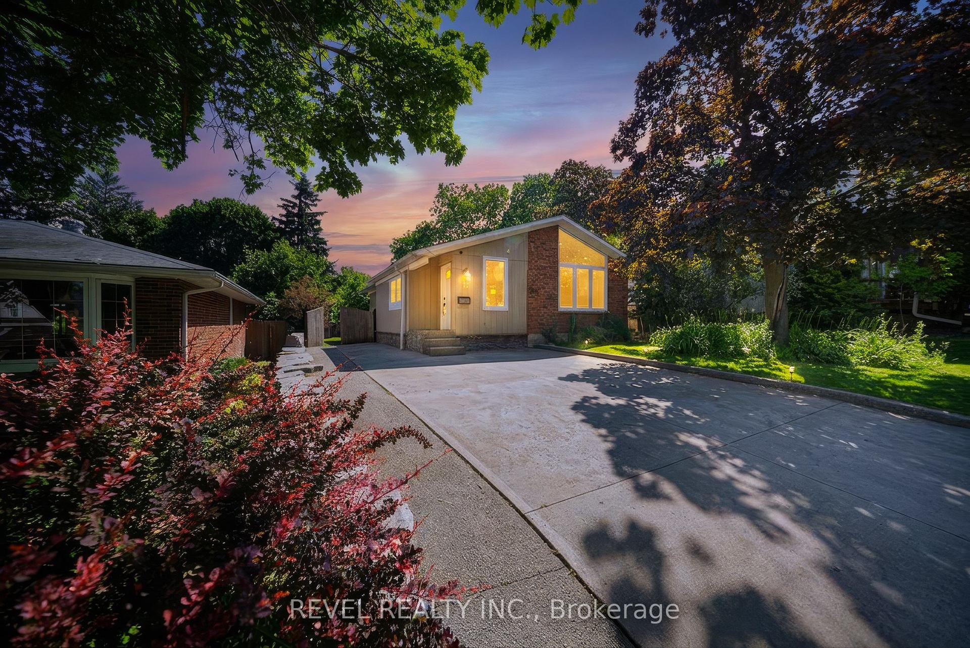 17 Flynn Avenue — photo 1