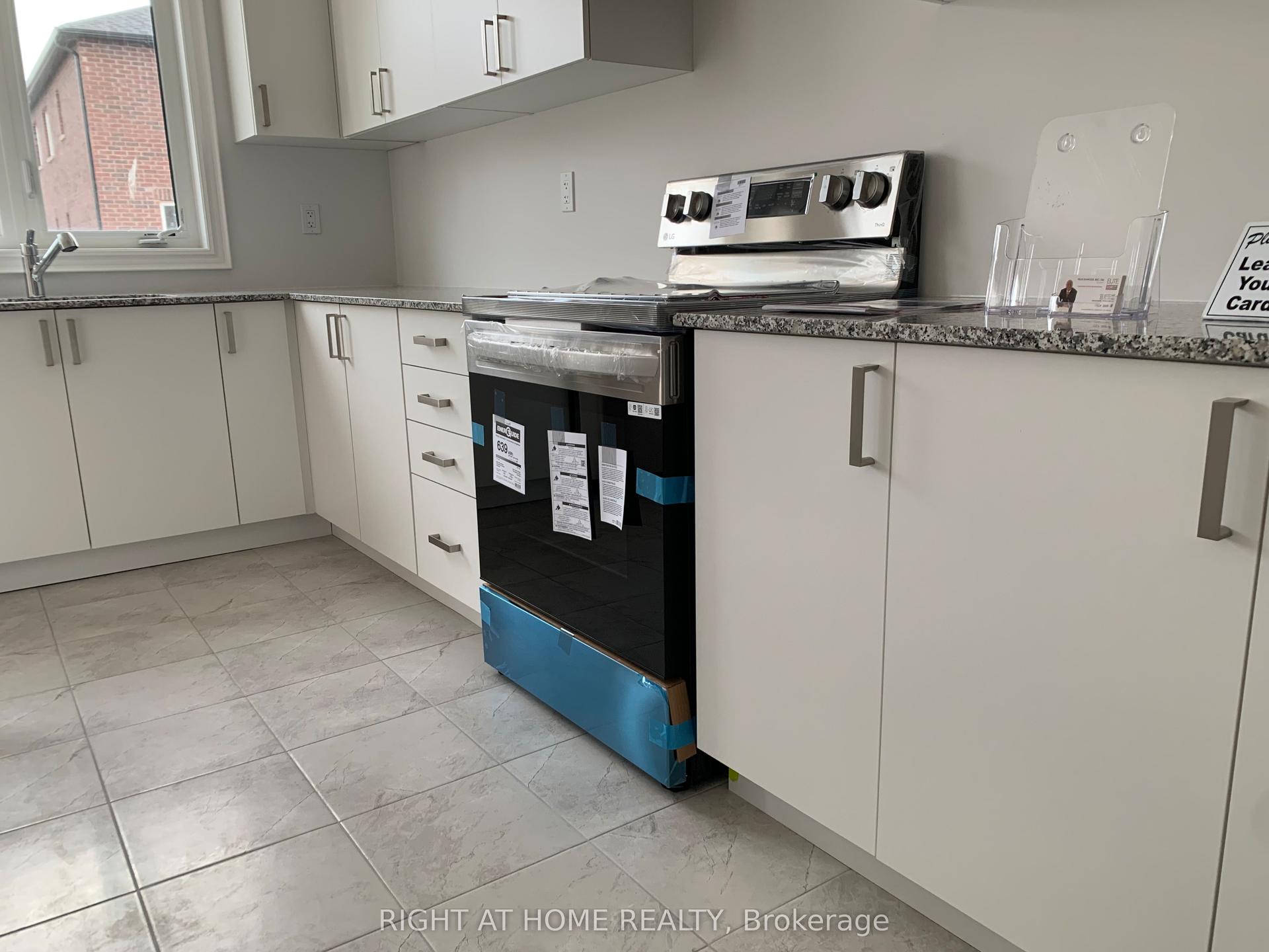 23 Amber Drive — photo 1