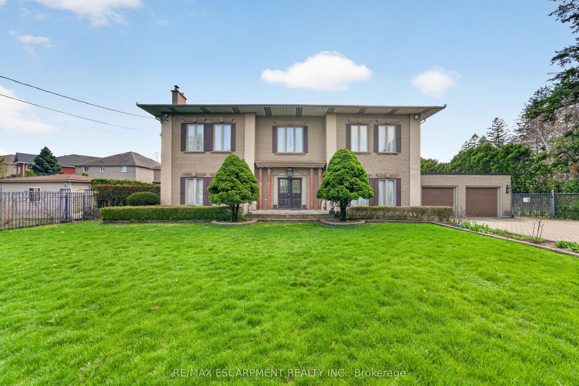 213 STONE CHURCH Road W — photo 1