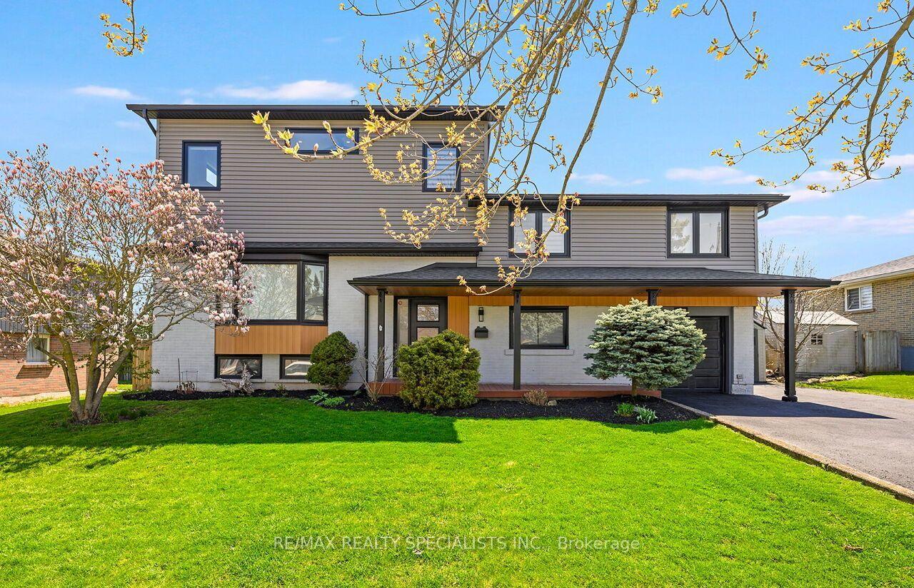 64 Joycelyn Crescent — photo 1