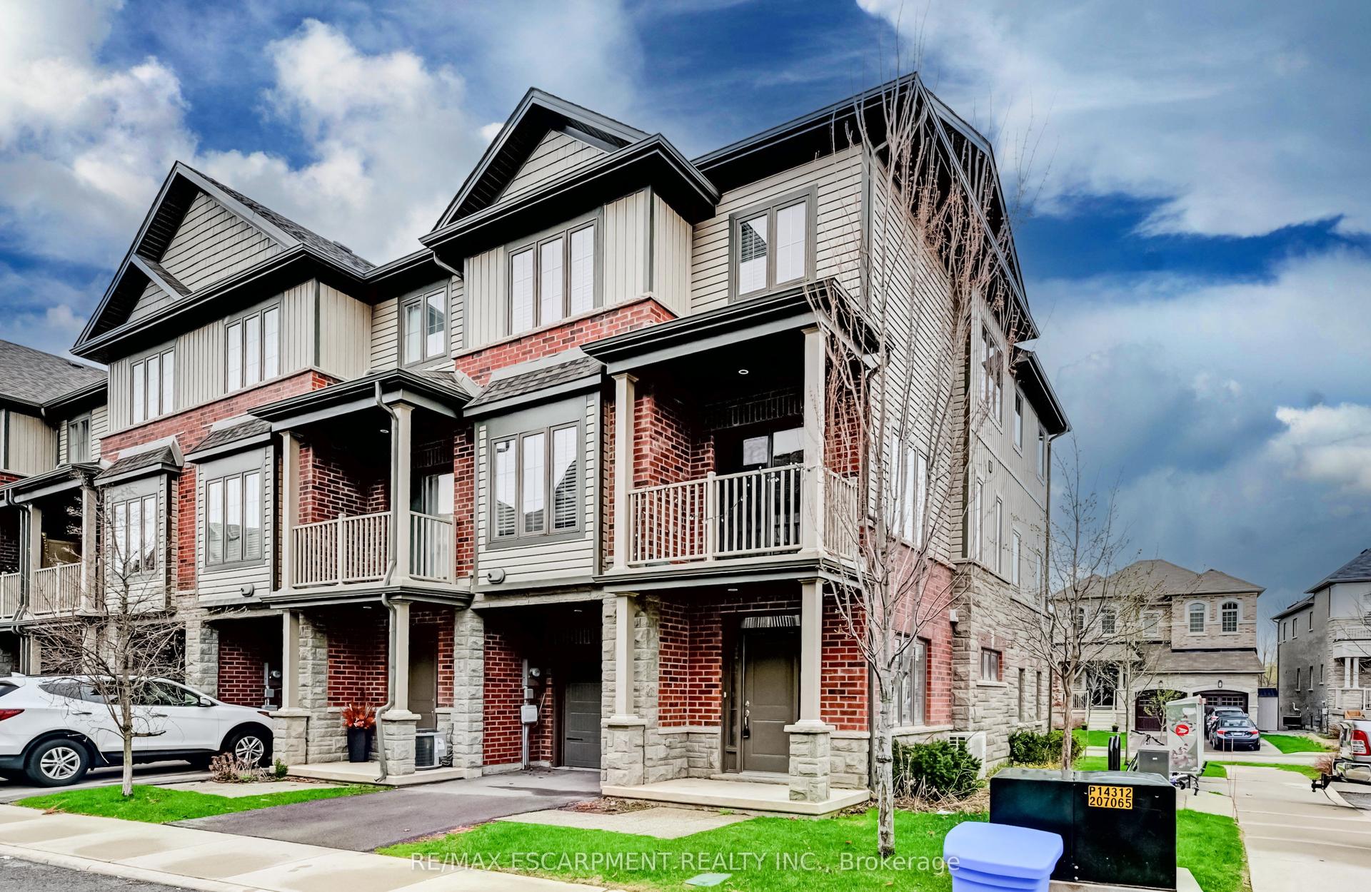 23 ridgeside Lane W — photo 1