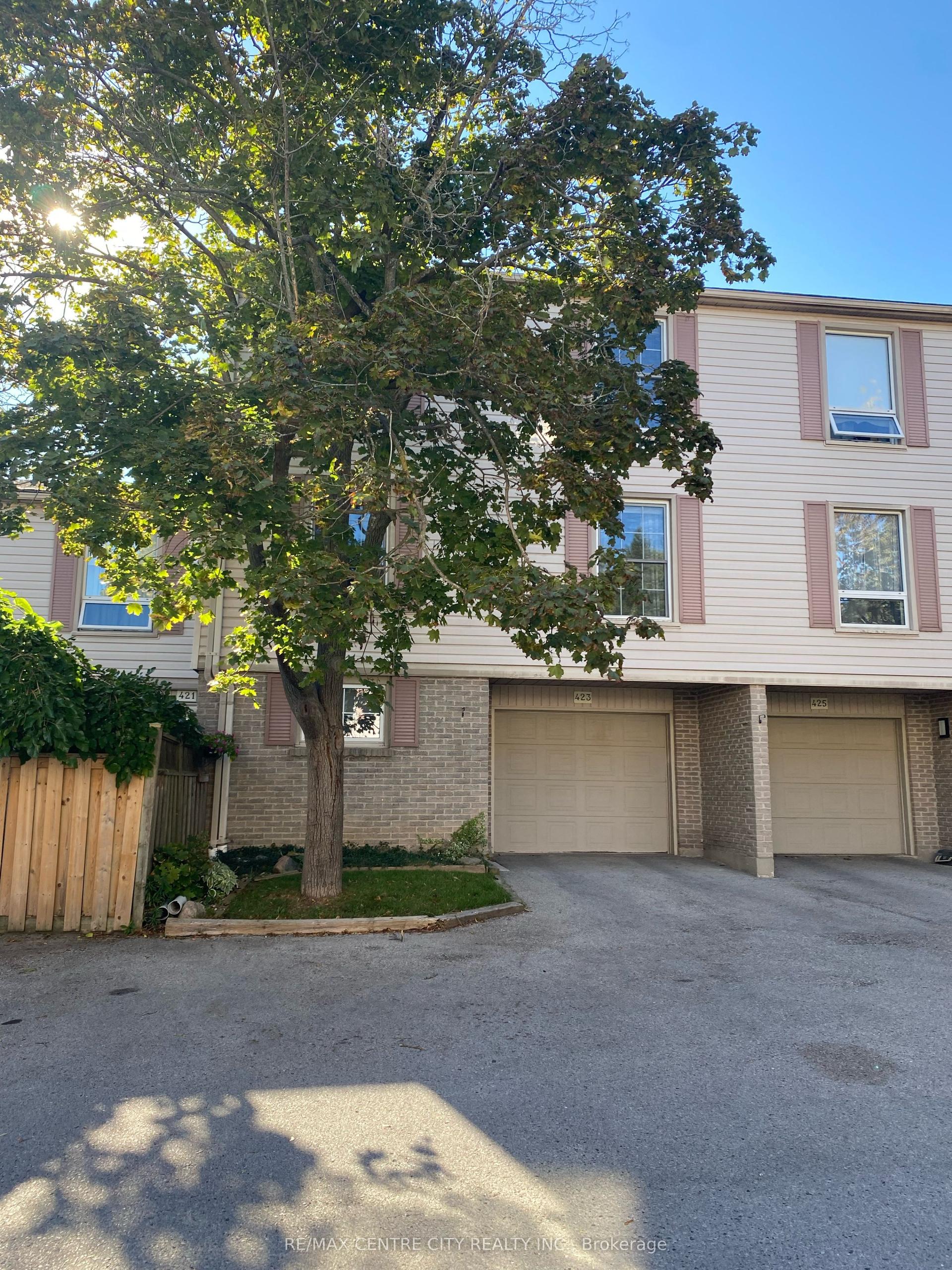 423 Everglade Crescent, London North — Condo Town for lease, photo 1