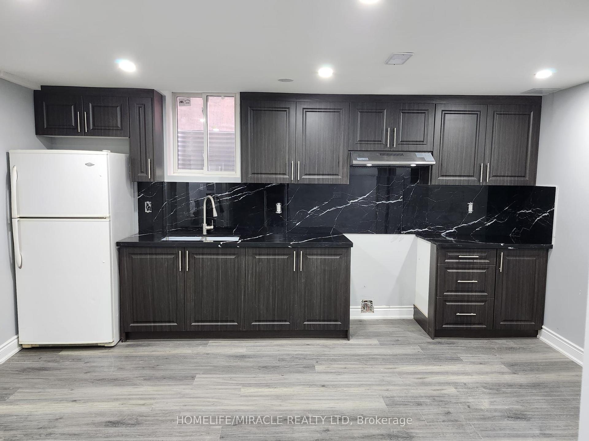 11 Streamline Drive, Brampton — Detached for lease, photo 1