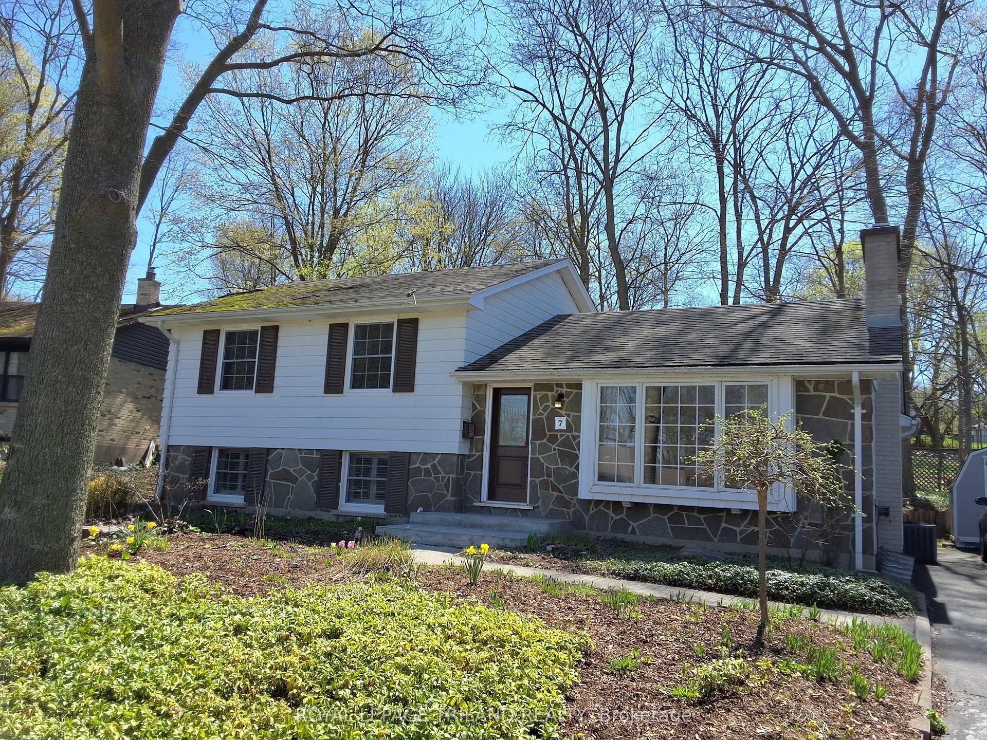 7 Briarhill Place, London East — Detached for sale, photo 1