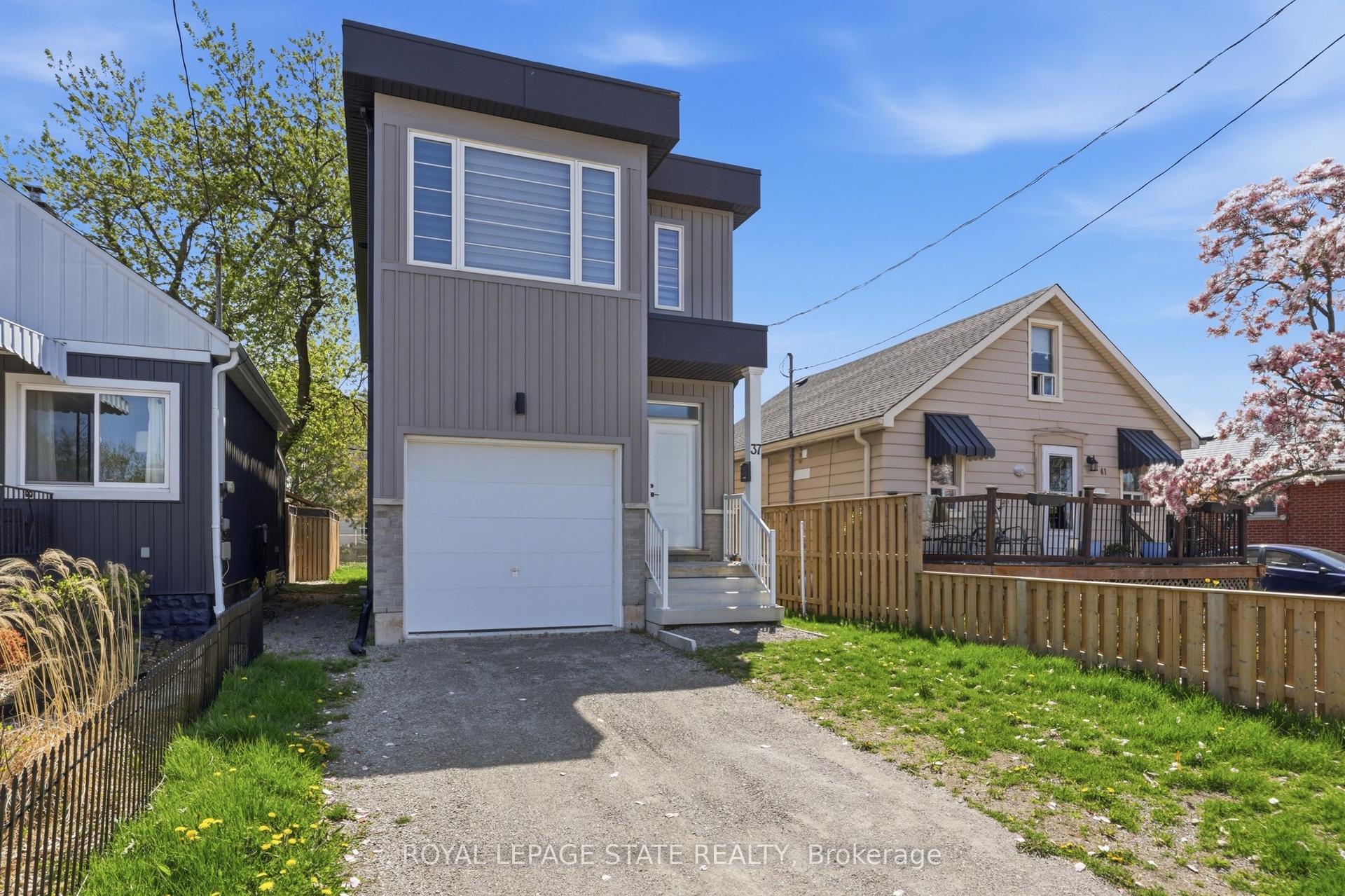 37 Delena Avenue S, Hamilton — Detached for lease, photo 1