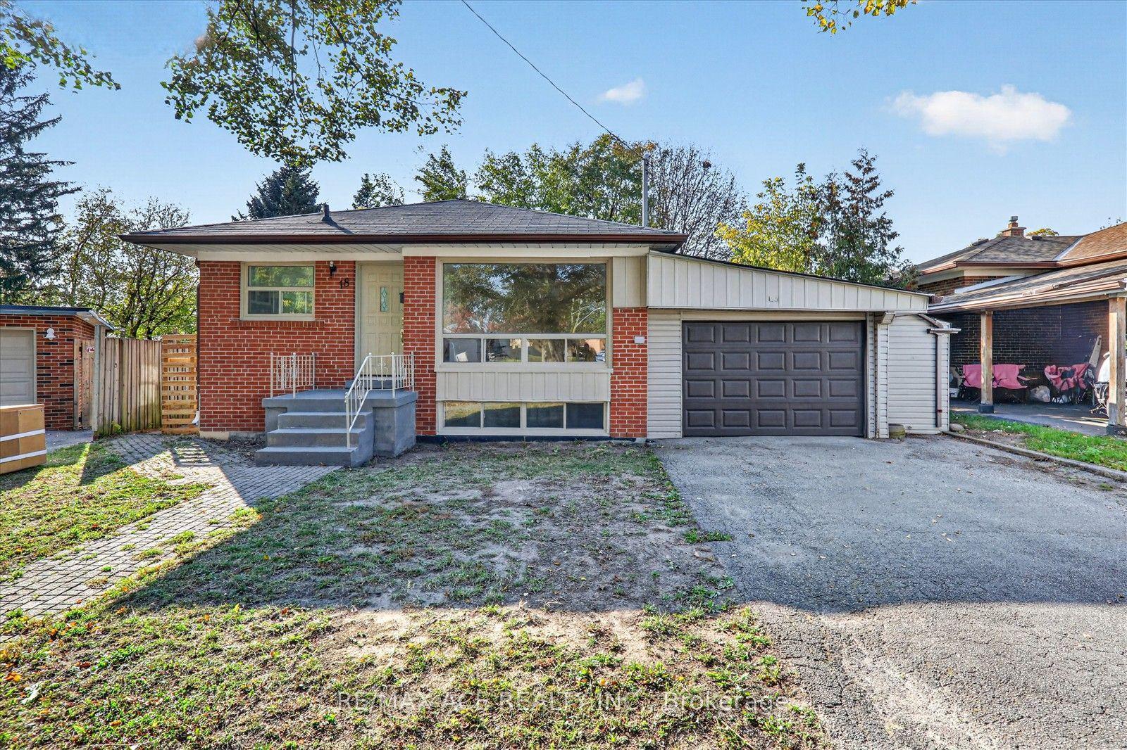18 Roseglor Crescent, Toronto — Detached for sale, photo 1