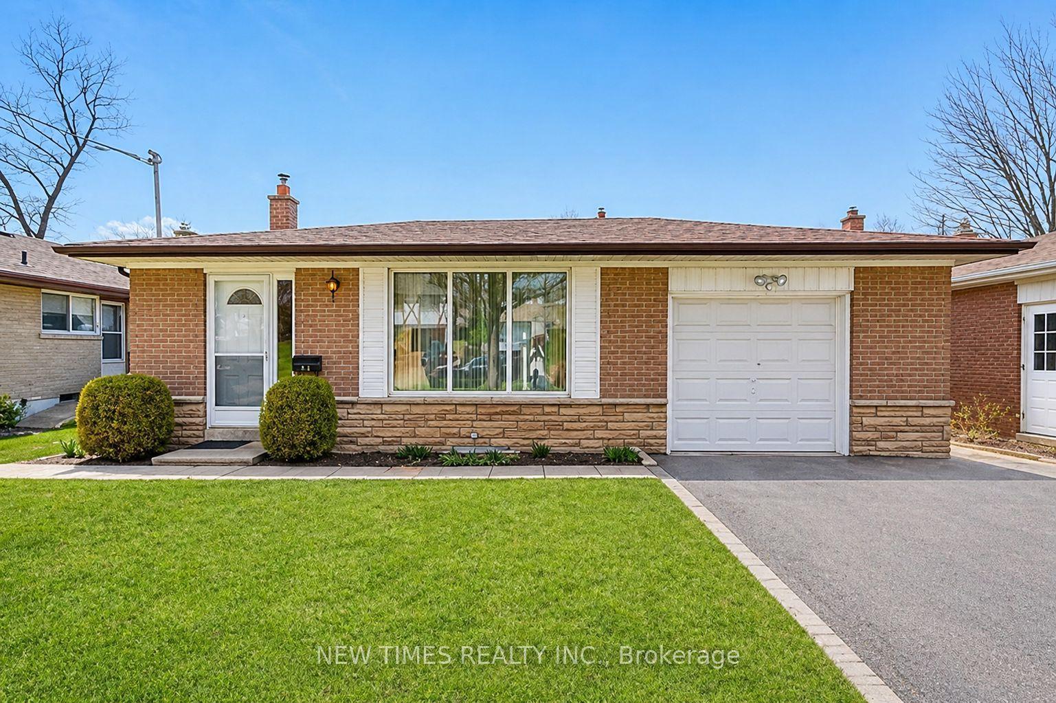 52 Lehar Crescent — photo 1