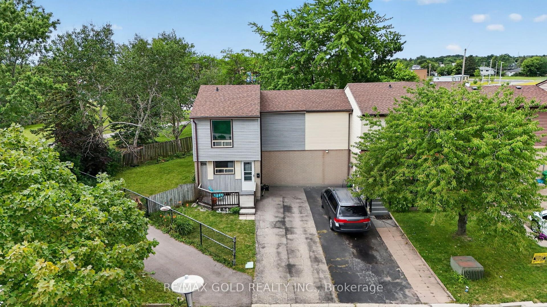 13 Gold Pine Court, Brampton — Townhouse for sale, photo 1