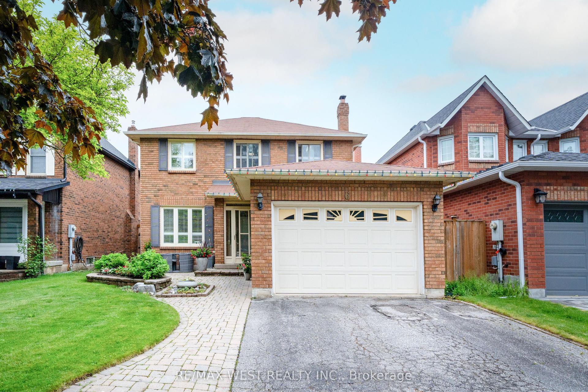 6 Hawkins Crescent — photo 1