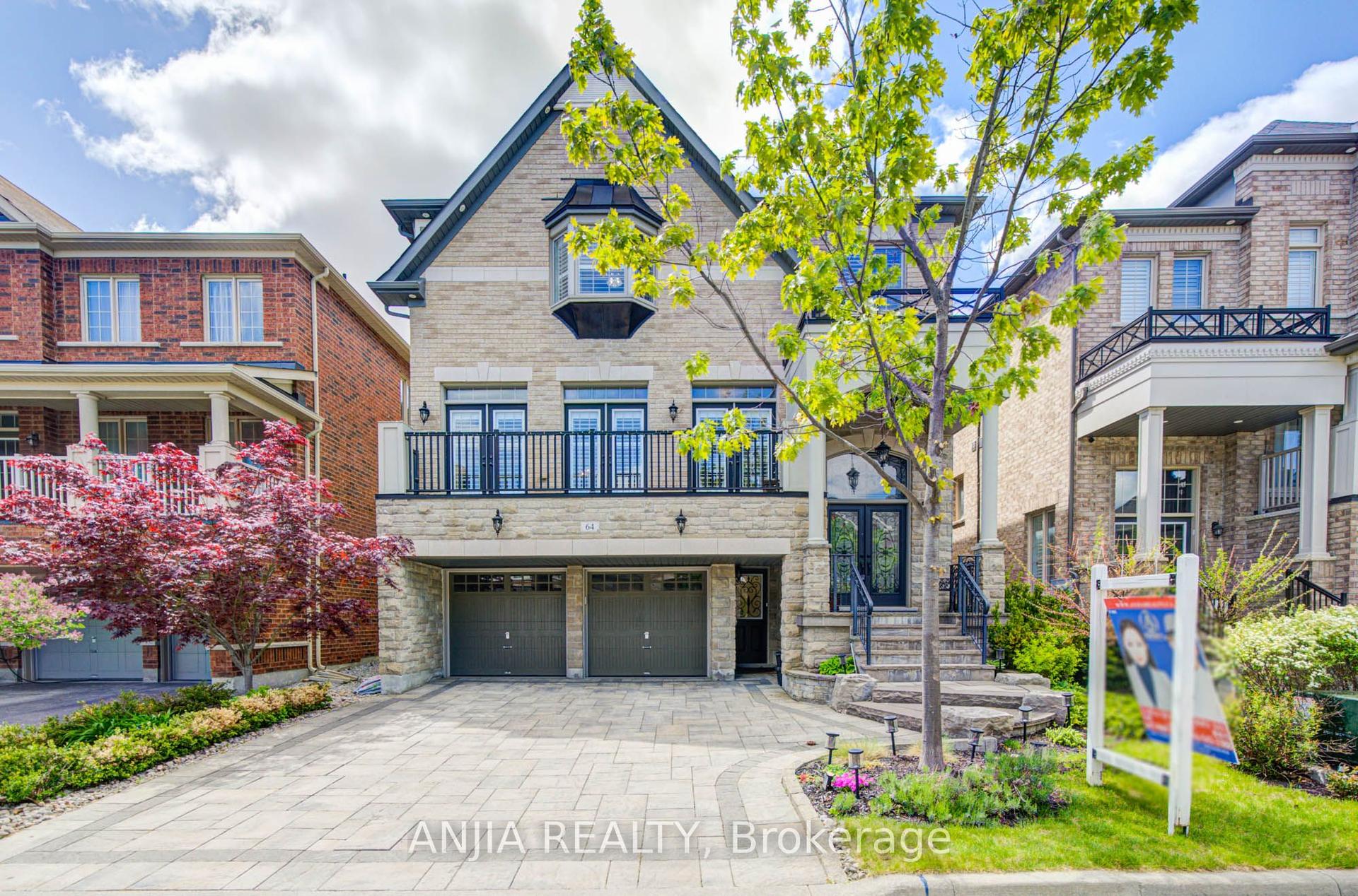 64 Frederick Stamm Crescent — photo 1