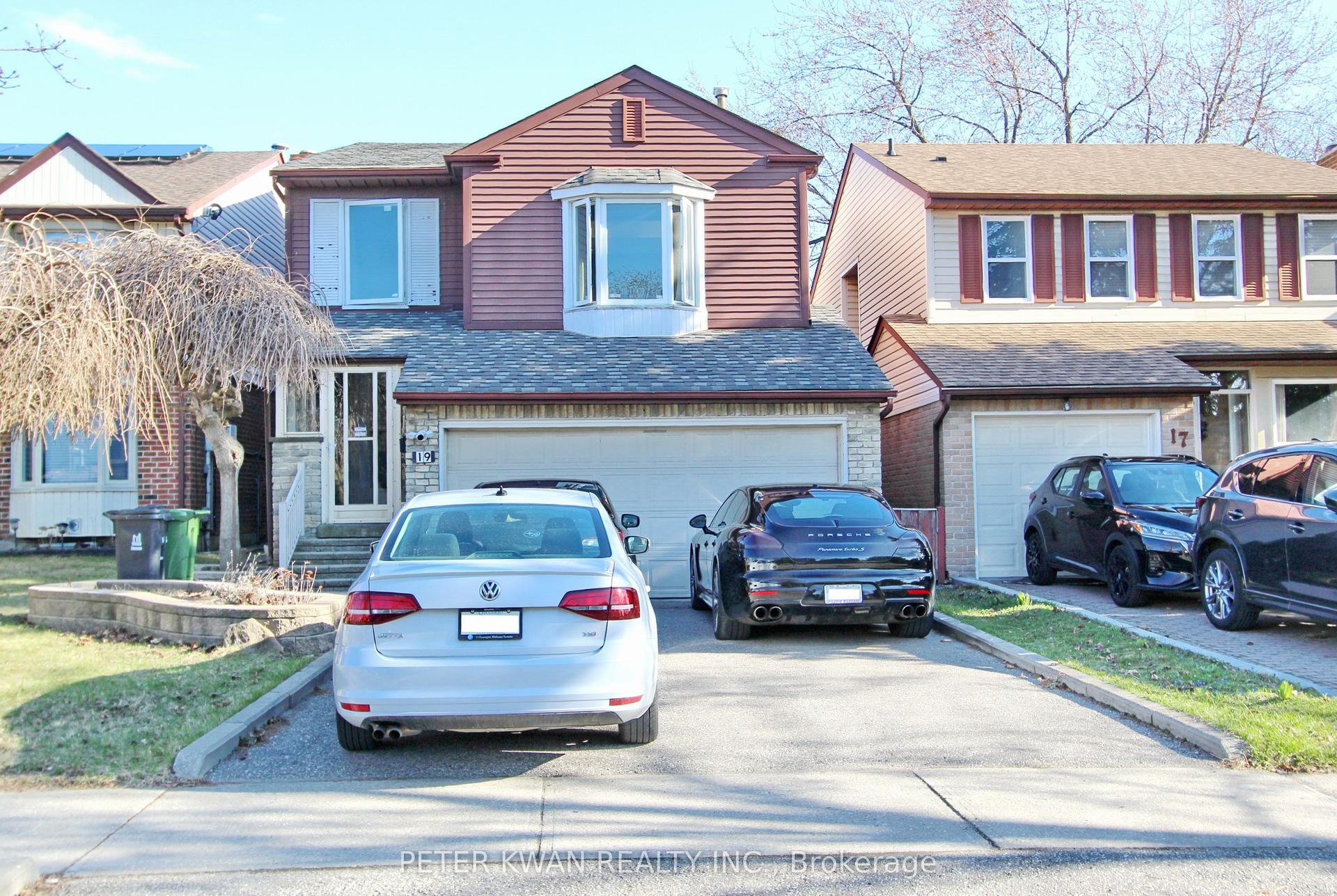 19 Sandyhook Square — photo 1