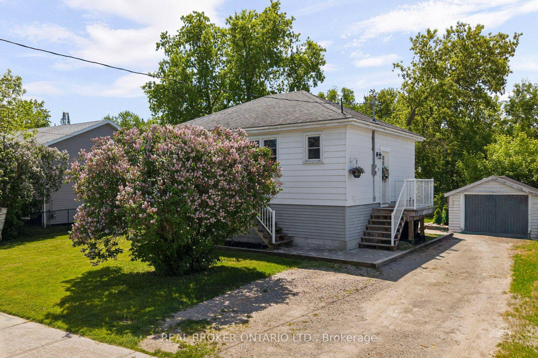 13 Sturgeon Bay Road — photo 1