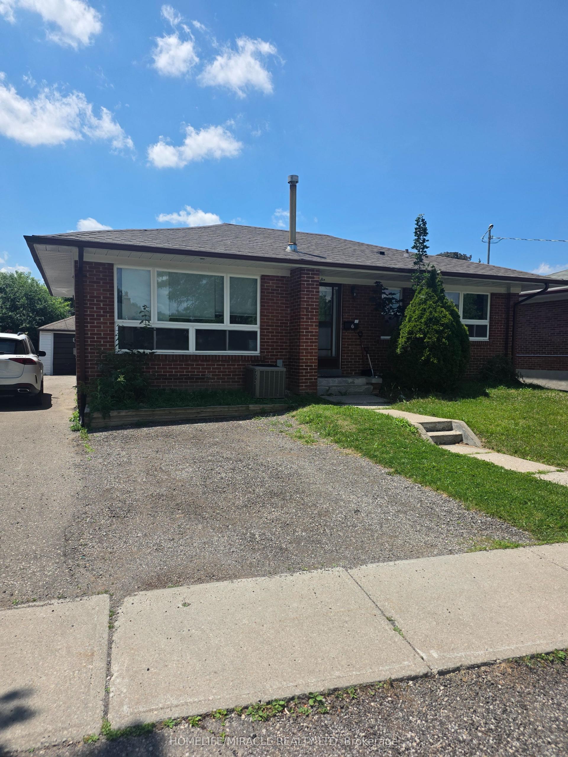 6 Sterne Avenue, Brampton — Detached for lease, photo 1