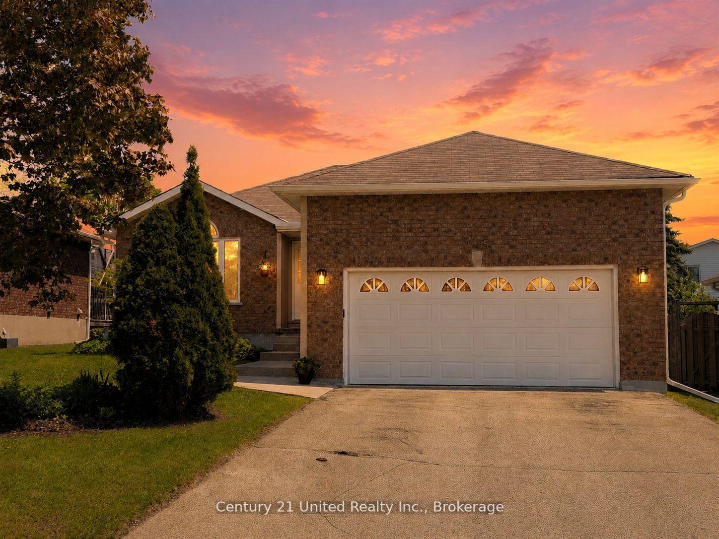 2225 Lorraine Drive, Peterborough — Detached for sale, photo 1