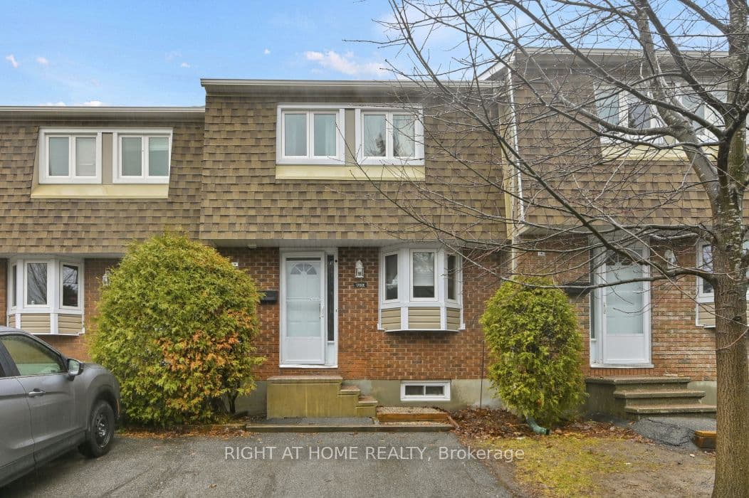 1700 Lamoureux Drive E #E — photo 1