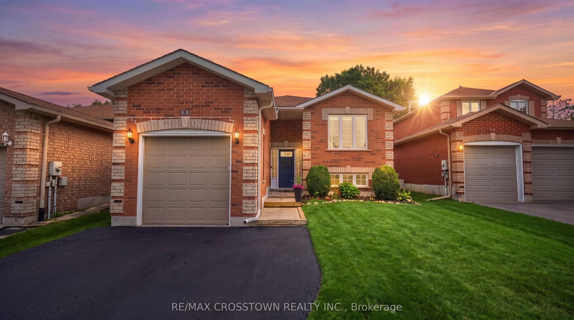 11 Revelstoke Court, Barrie — Detached for sale, photo 1
