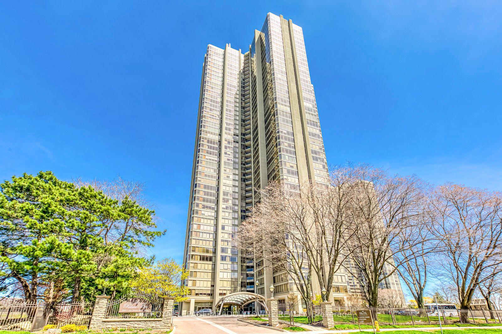 2045 Lakeshore Boulevard W 2011 #2011 — photo 1