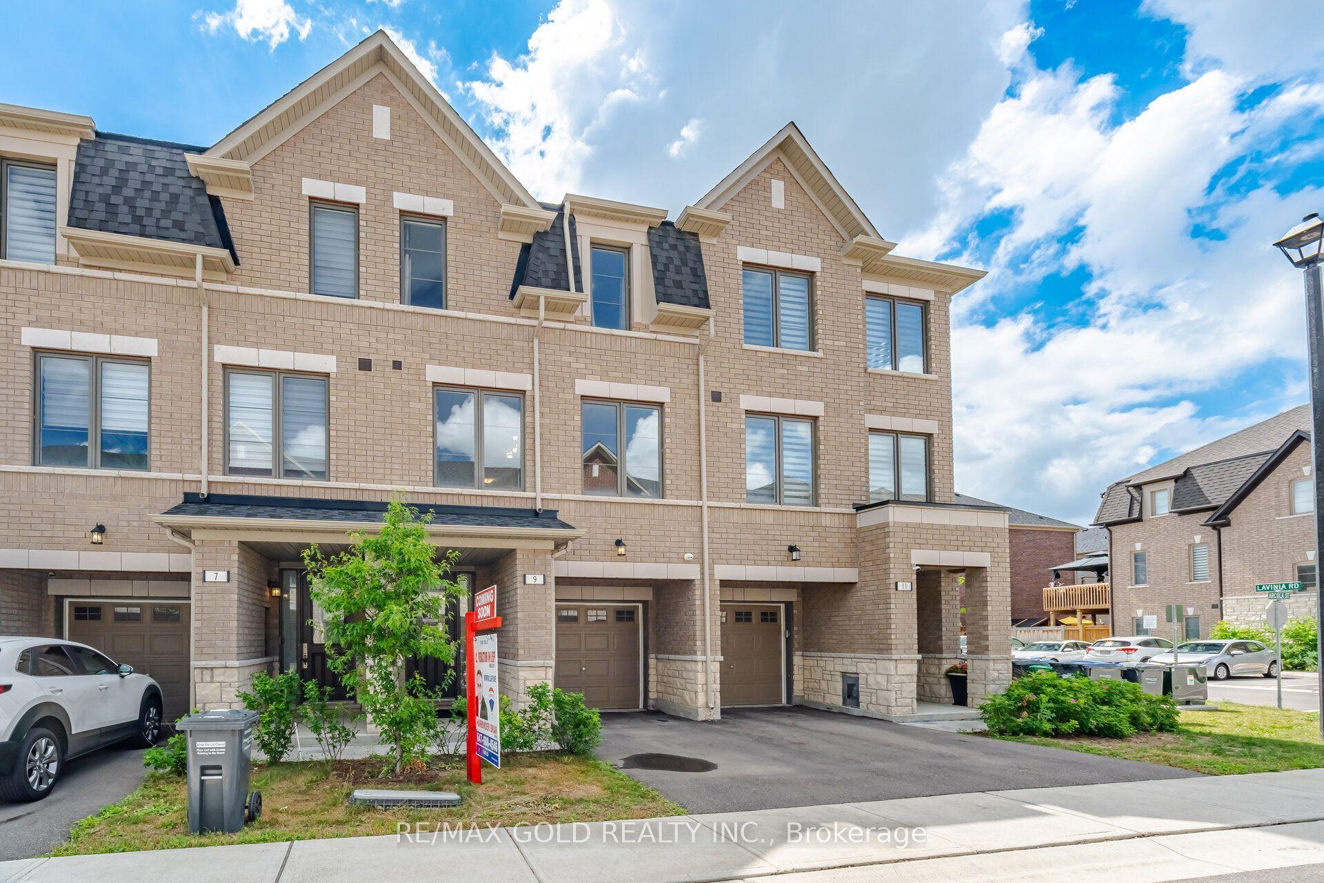 9 Arcola Street, Brampton — Townhouse for sale, photo 1