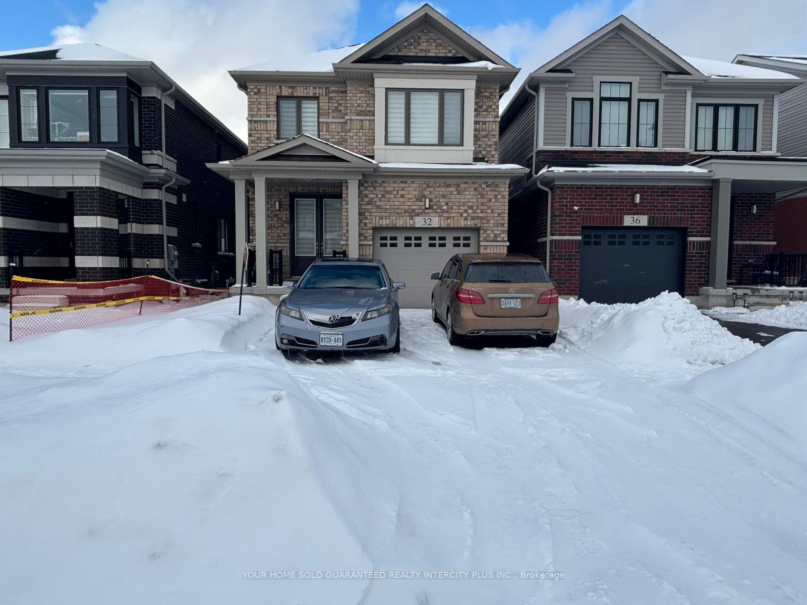 32 Crossmore Crescent — photo 1
