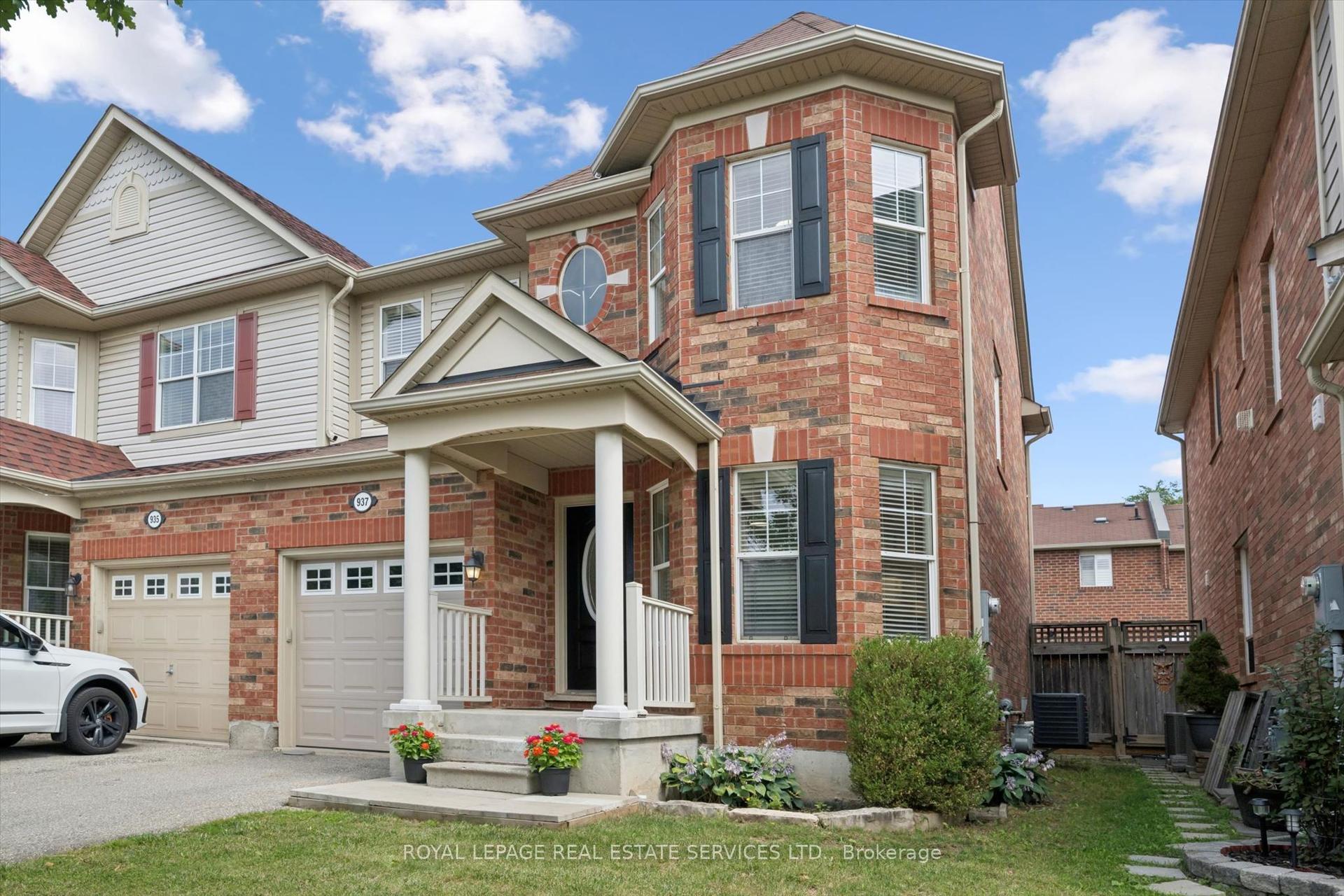 937 Vickerman Way, Milton — Semi-Detached for sale, photo 1