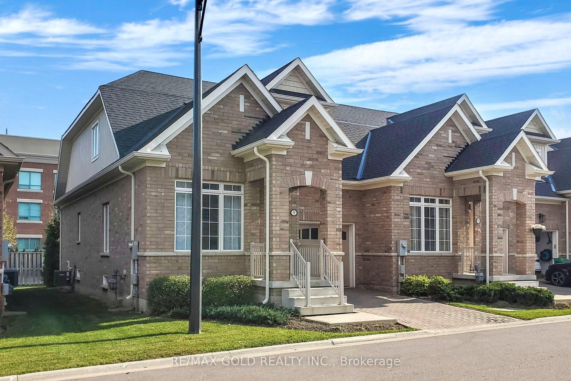 9 Lobelia Street, Brampton — Condo Town for lease, photo 1