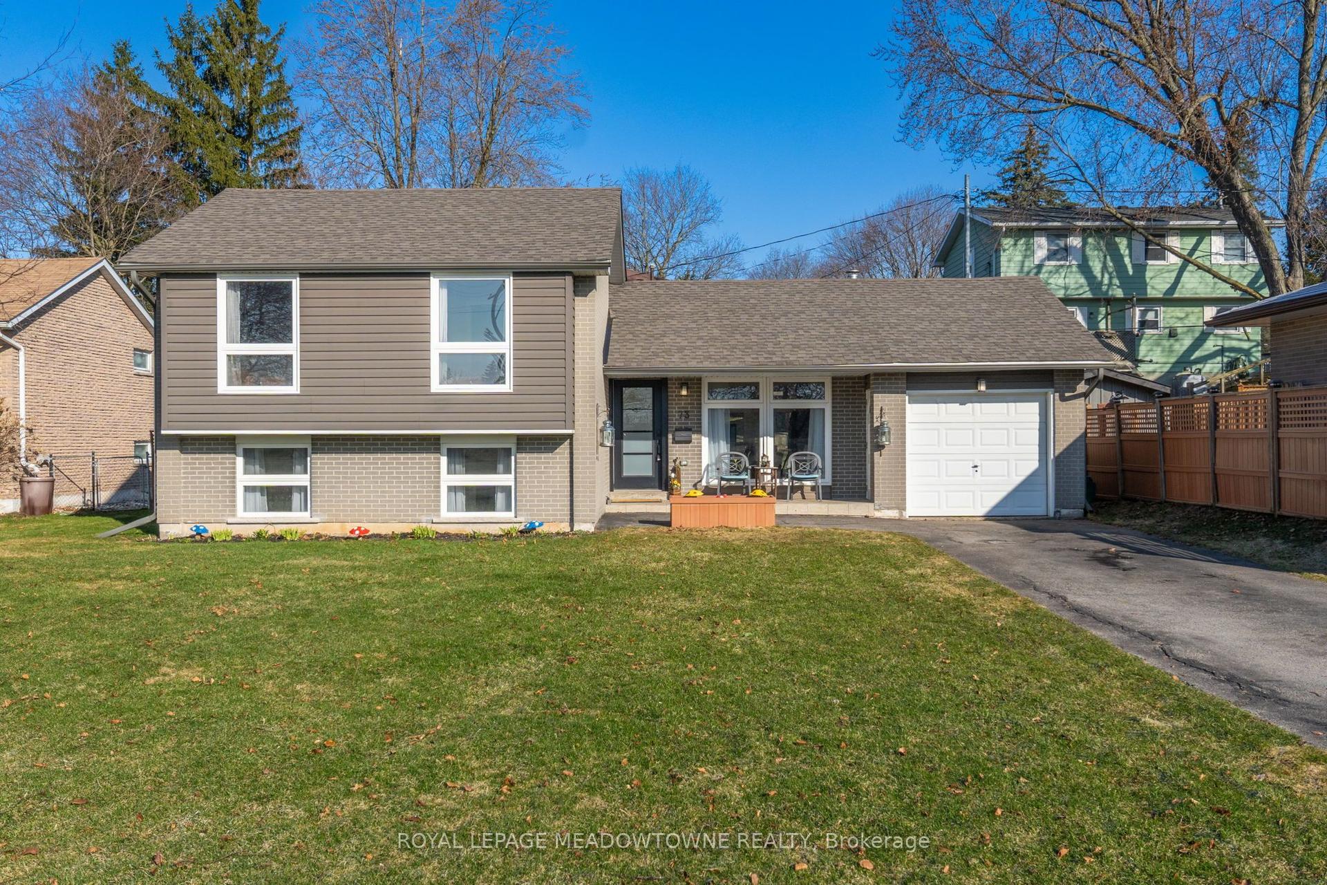 73 Elizabeth Drive — photo 1