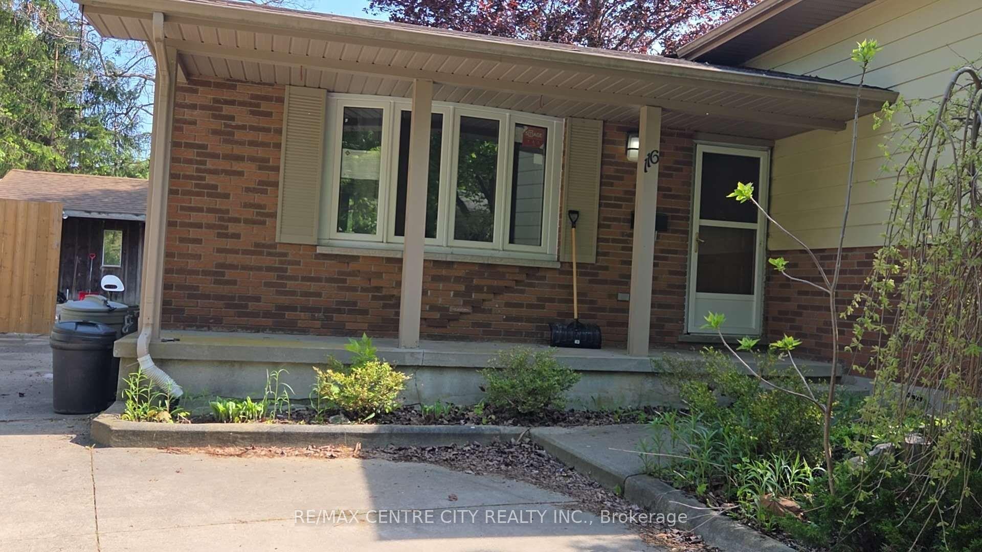 116 Paperbirch Crescent E Upper Unit #Upper Unit — photo 1