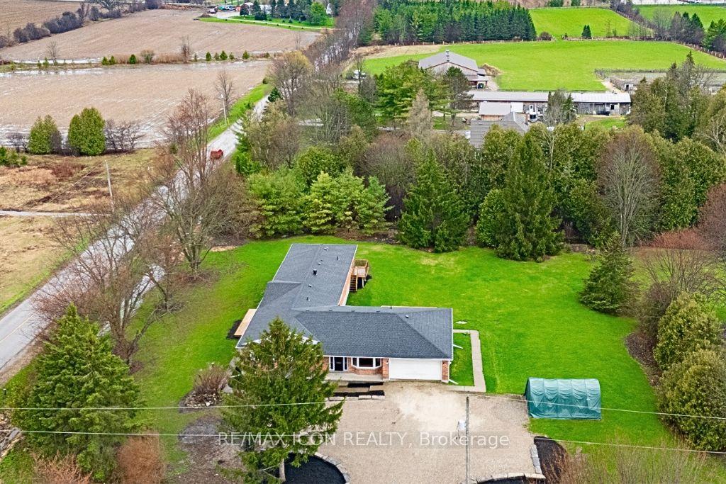 5762 8th Line E — photo 1