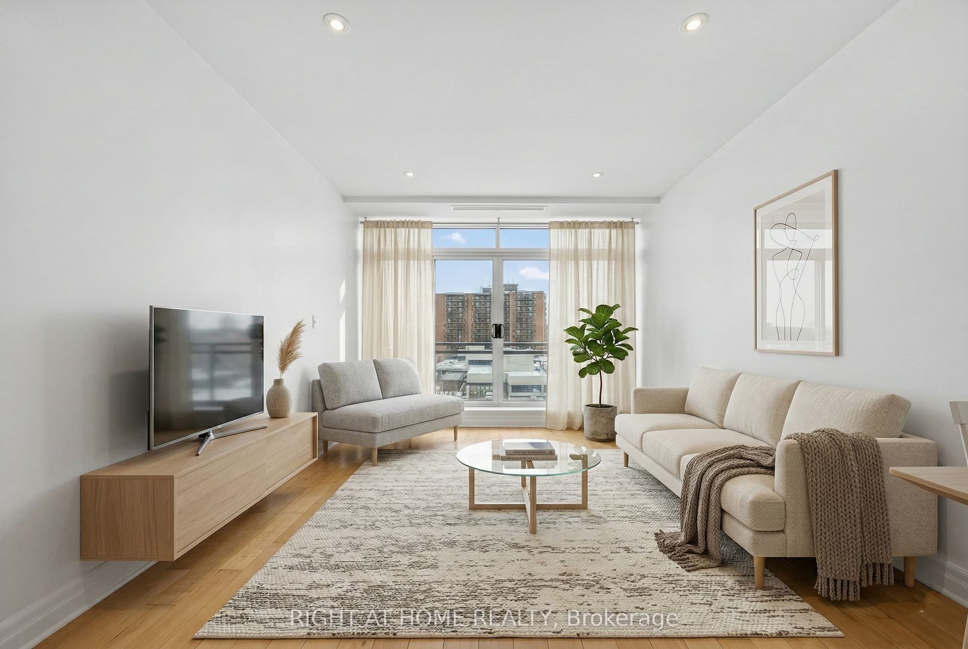 44 Bond Street W 518 #518 — photo 1