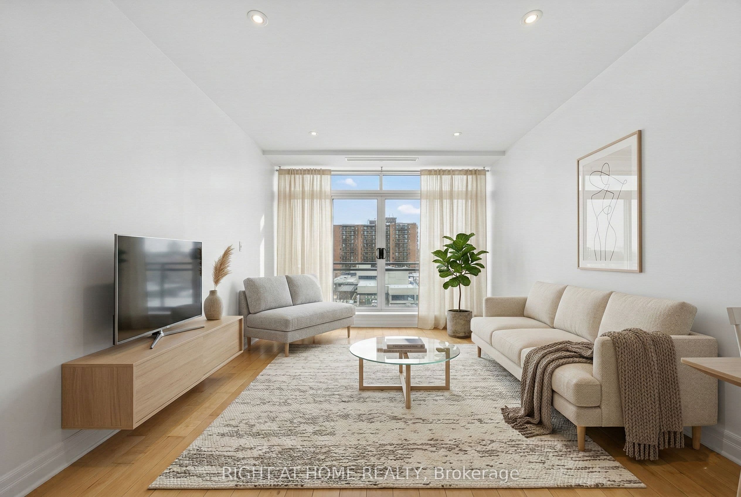 44 Bond Street W 518 #518 — photo 1