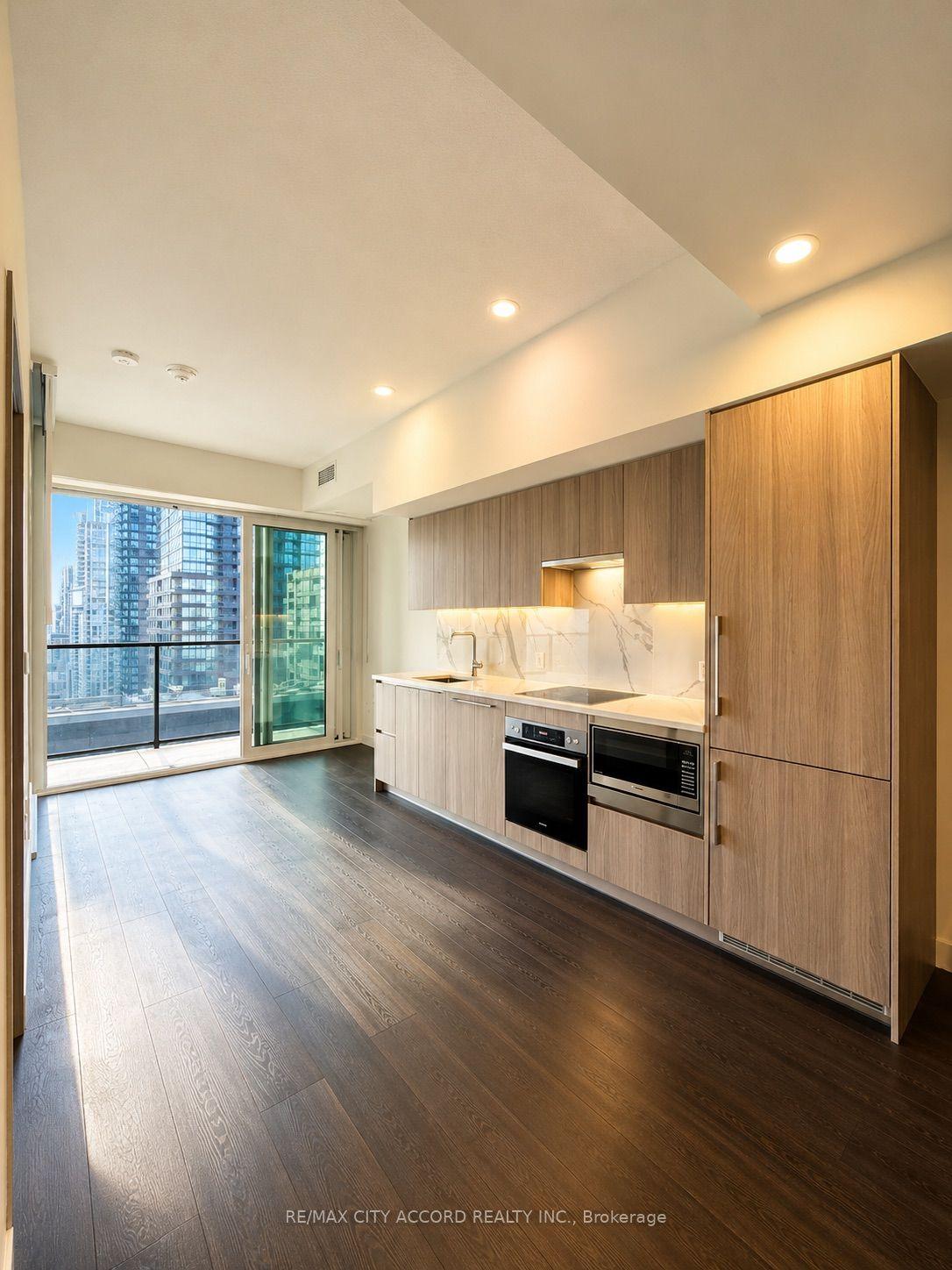 3 Concord City Place Way, Toronto — Condo for sale, photo 1