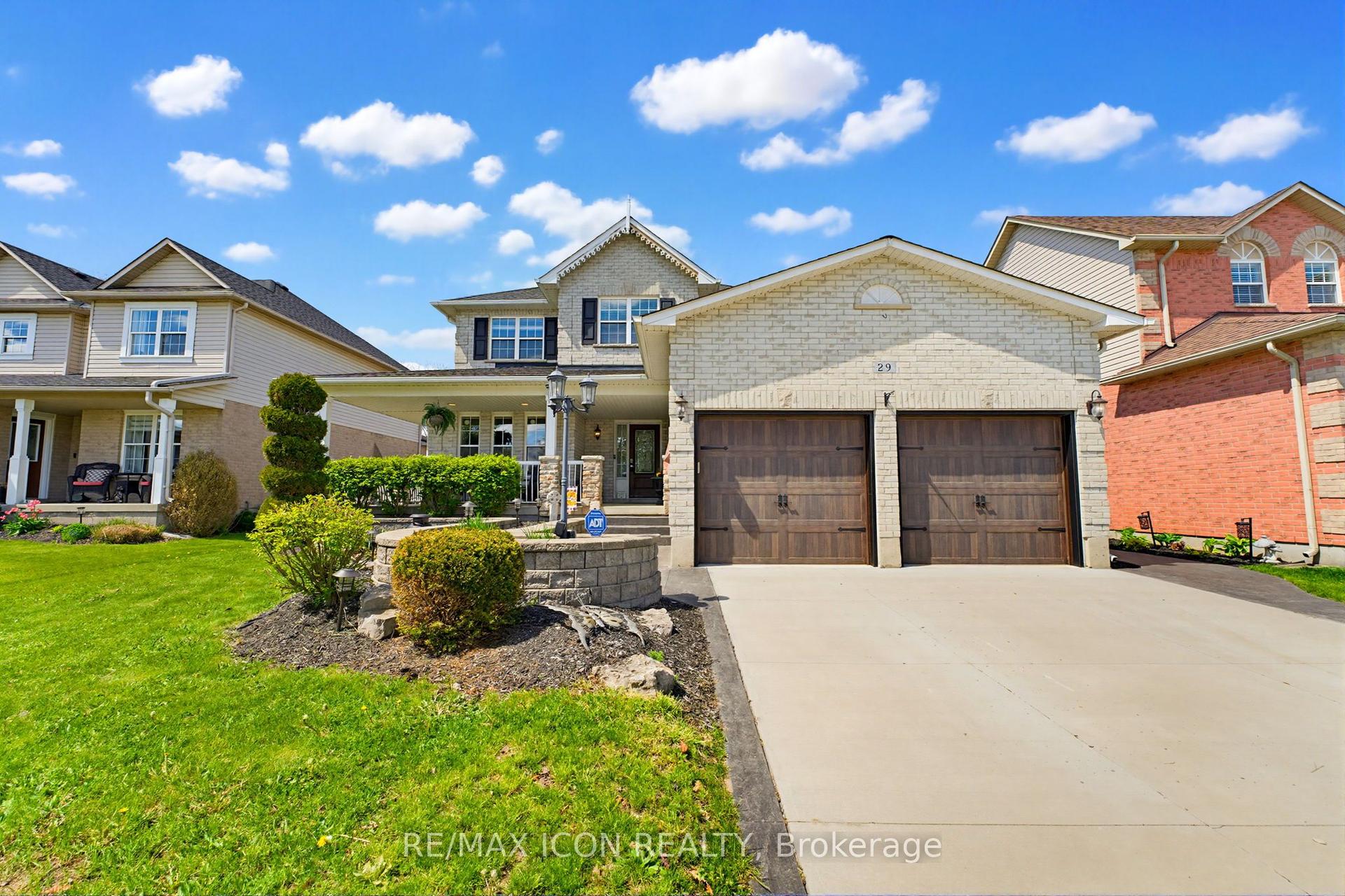 29 Watson Crescent — photo 1