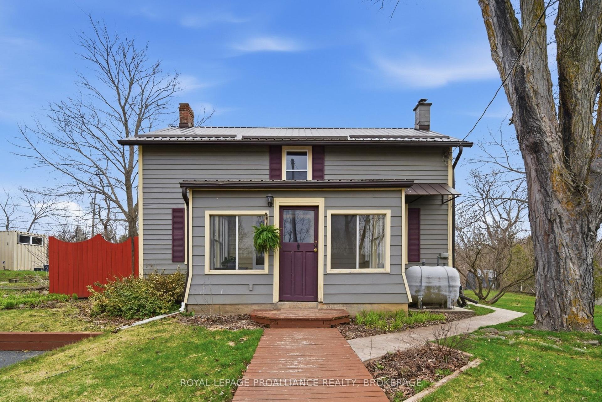 8 Ewart Street — photo 1