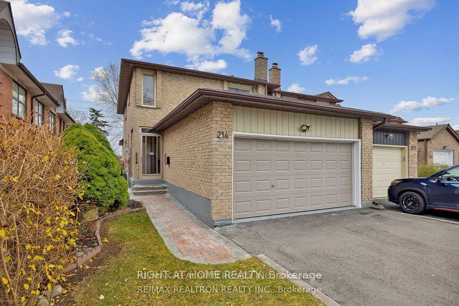 214 BORROWS Street W — photo 1
