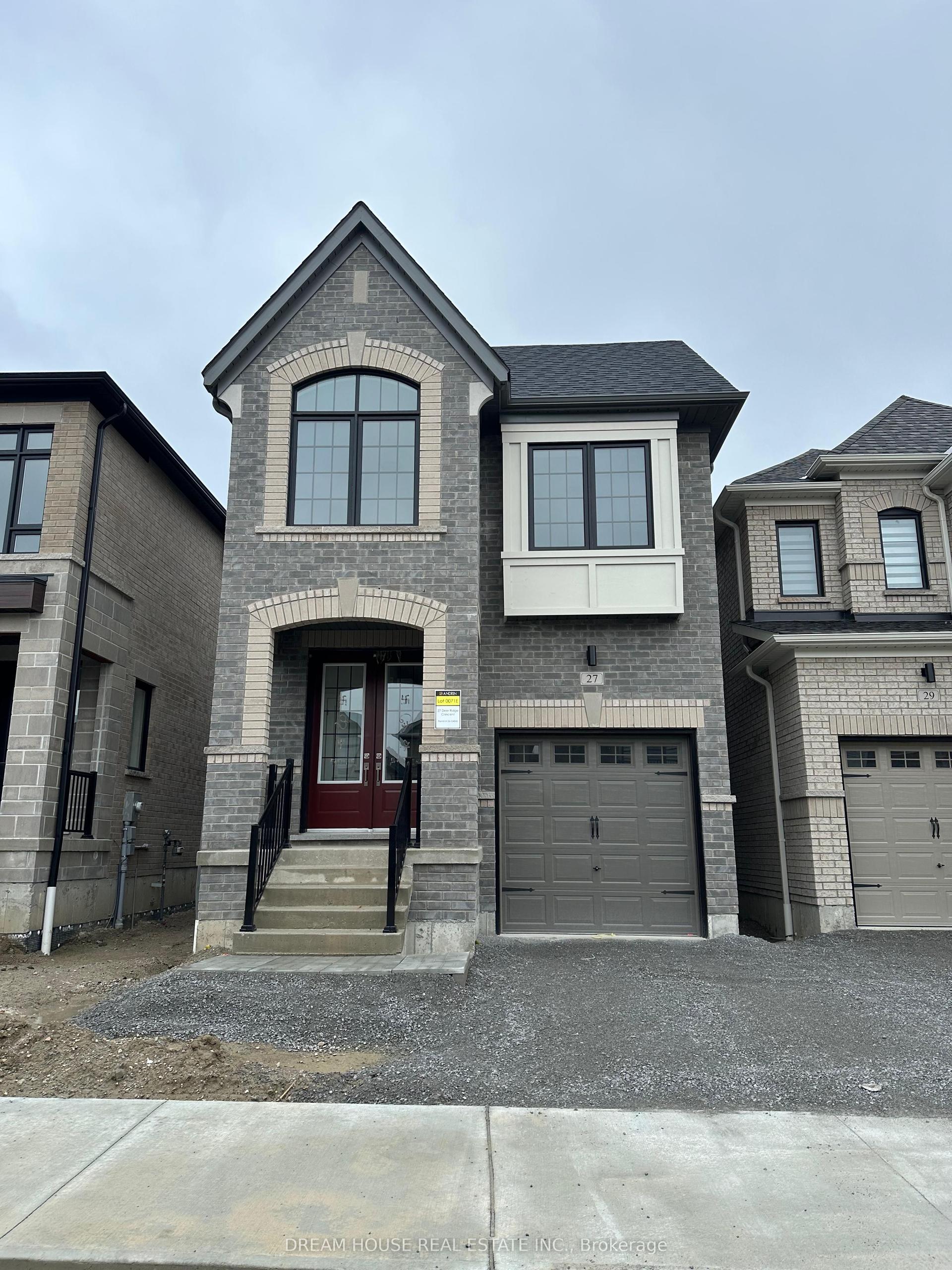 27 Deer Ridge Crescent Main #Main — photo 1