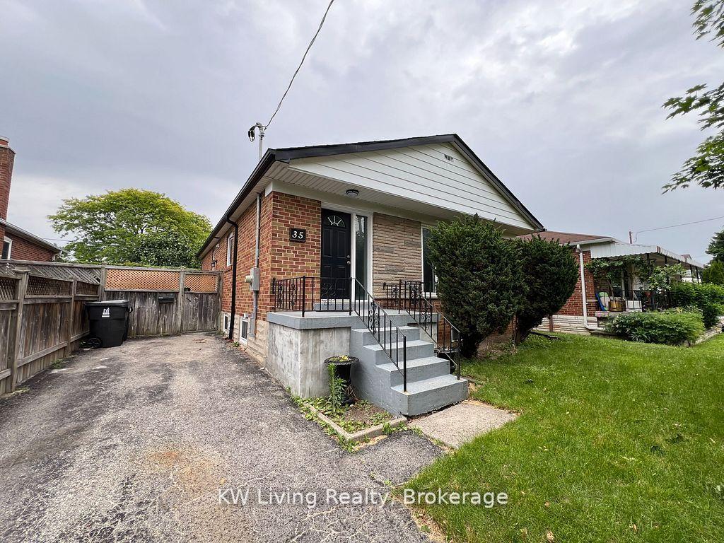 35 Vauxhall Drive Main #Main — photo 1