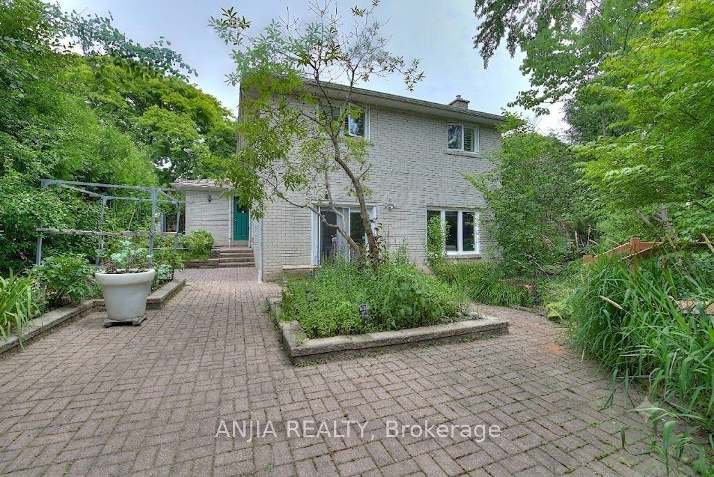 6 Bellbury Crescent back yard 1b above ground #back yard 1b above ground, Toronto — Detached for lease, photo 1