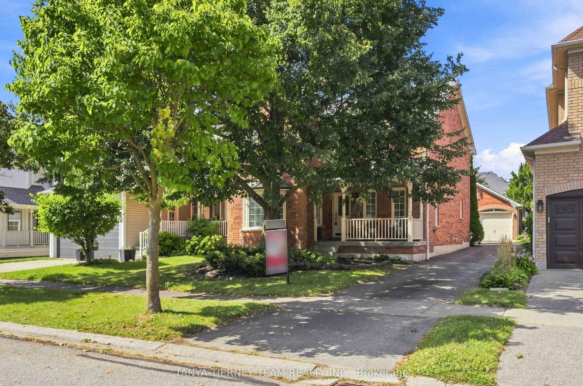 36 Zachary Place, Whitby — Detached for sale, photo 1