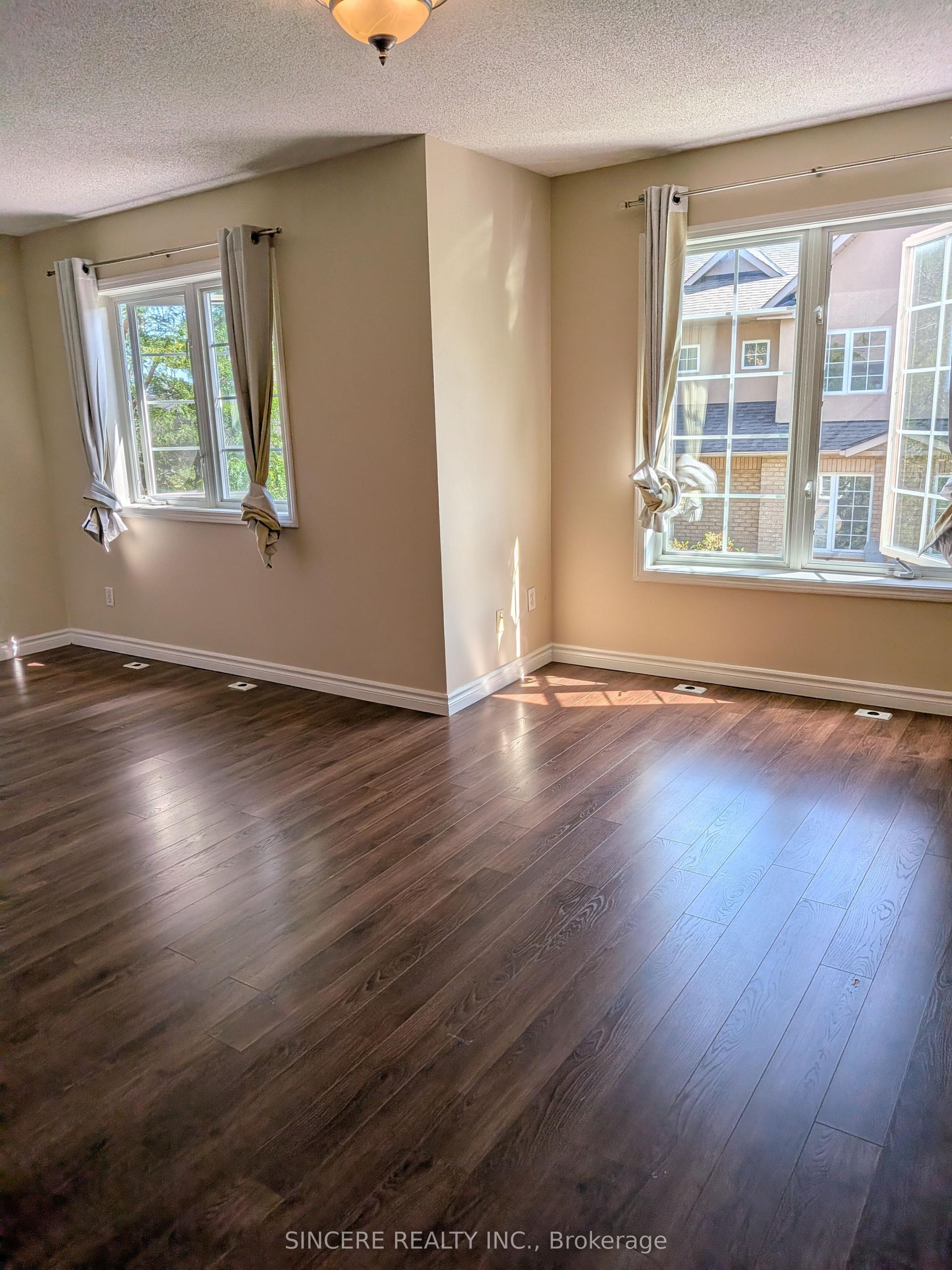 20 St Moritz Way 17 #17, Markham — Condo Town for lease, photo 1