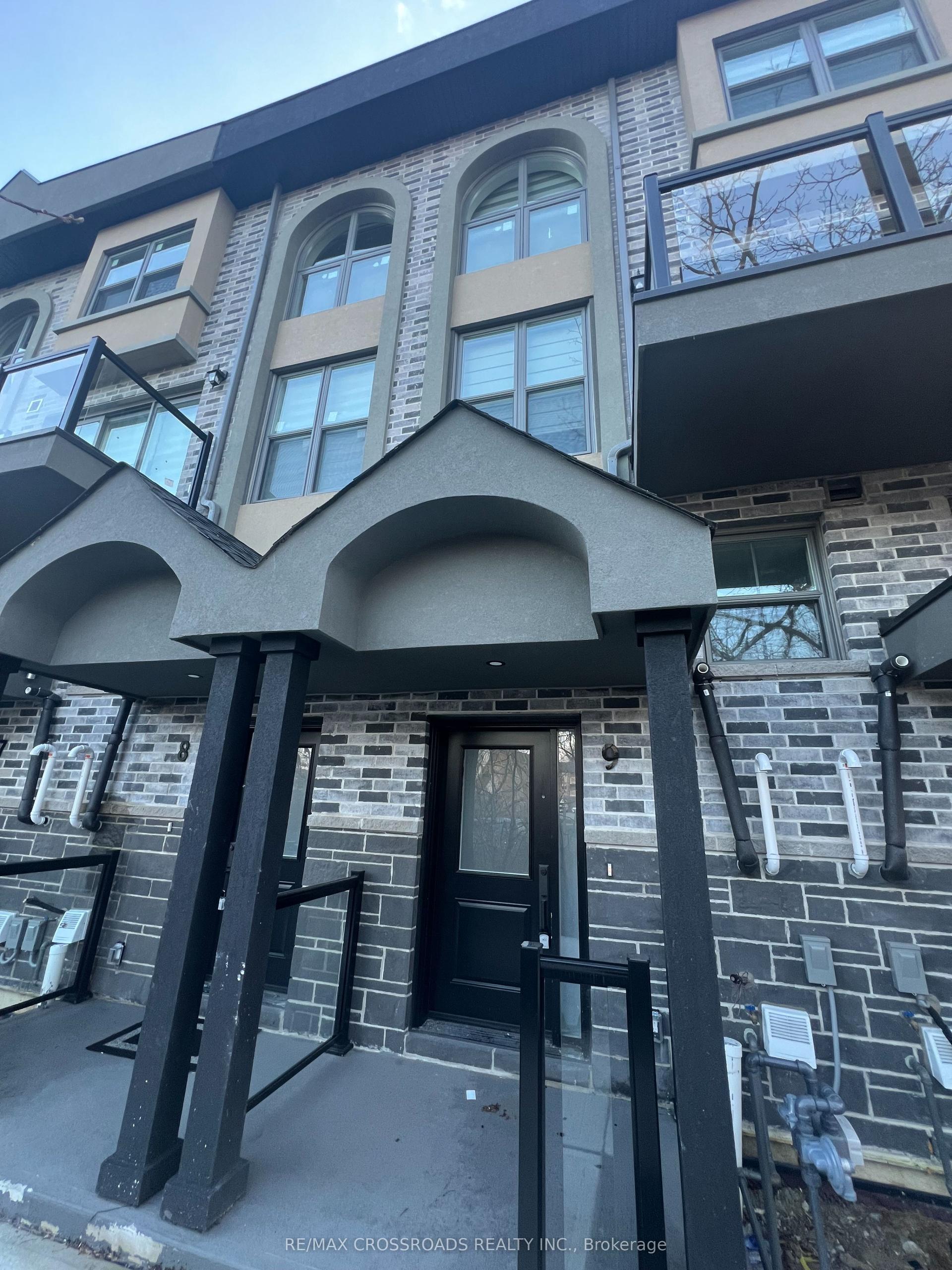 300 Railway Engine House Way, Whitby — Condo Town for lease, photo 1