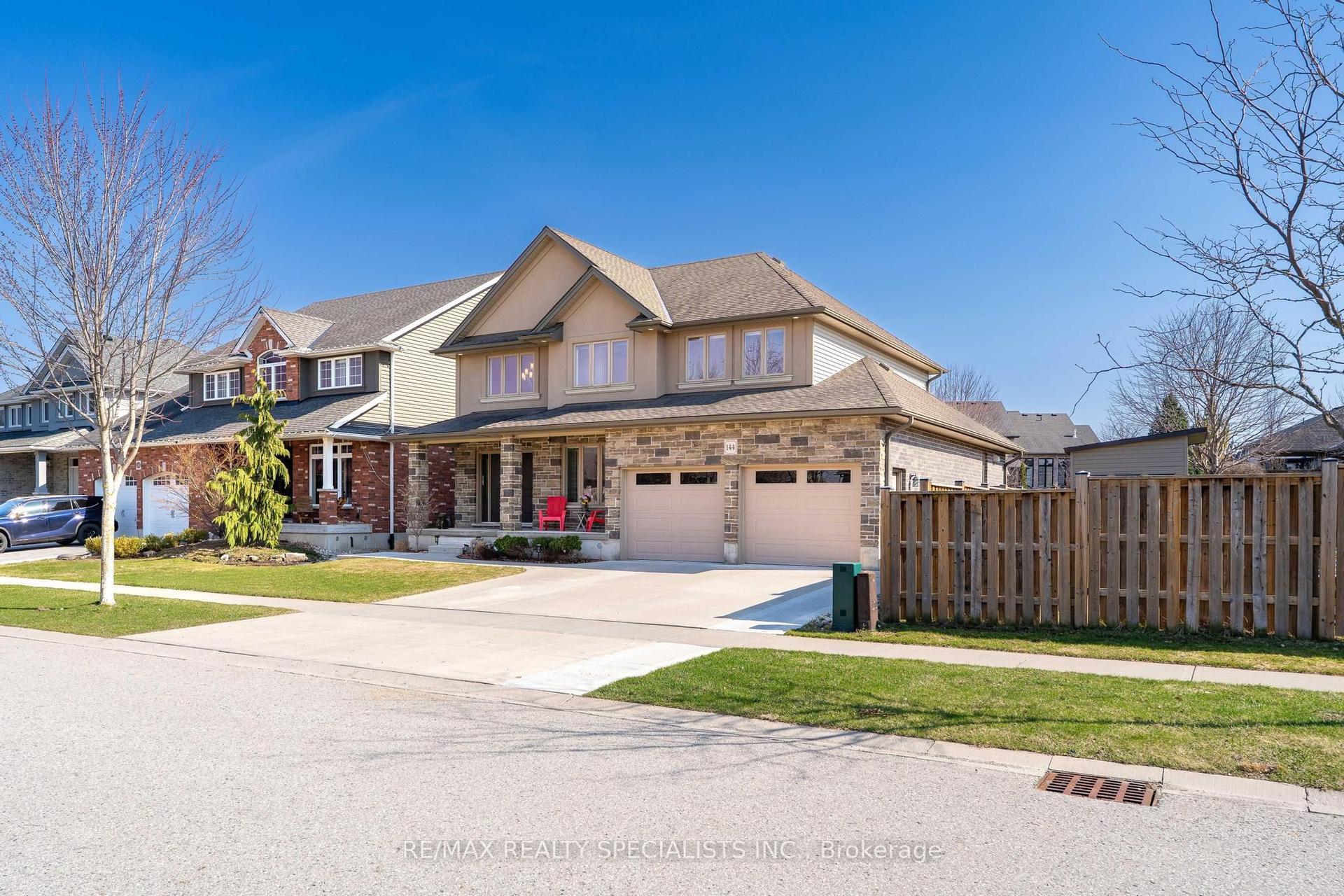 144 Juno Crescent — photo 1