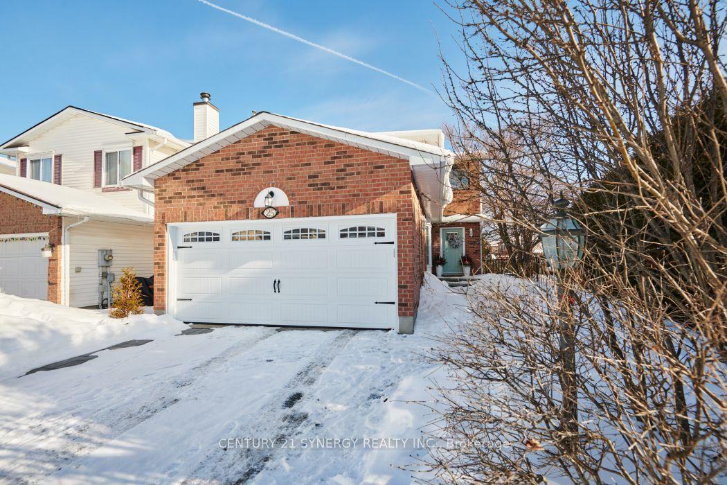 25 Waterton Crescent — photo 1
