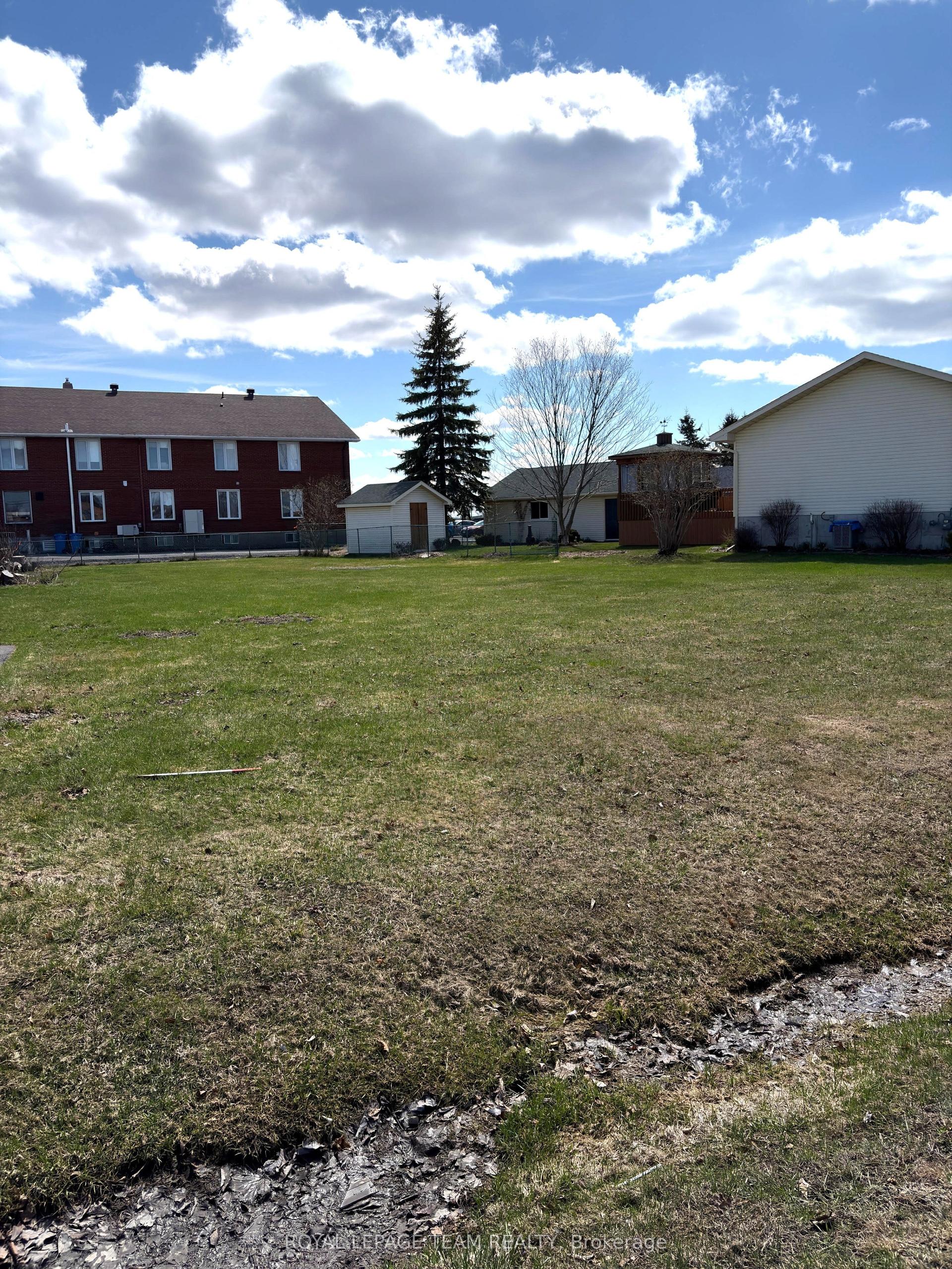 94 Simcoe Street — photo 1