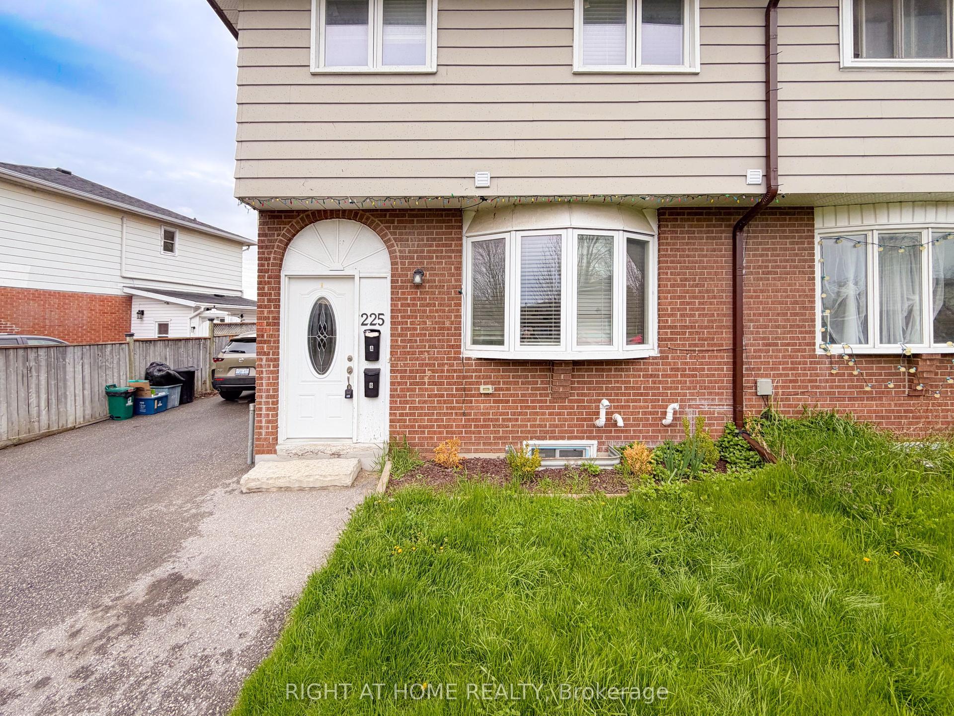 225 Kinmount Crescent Upper #Upper — photo 1