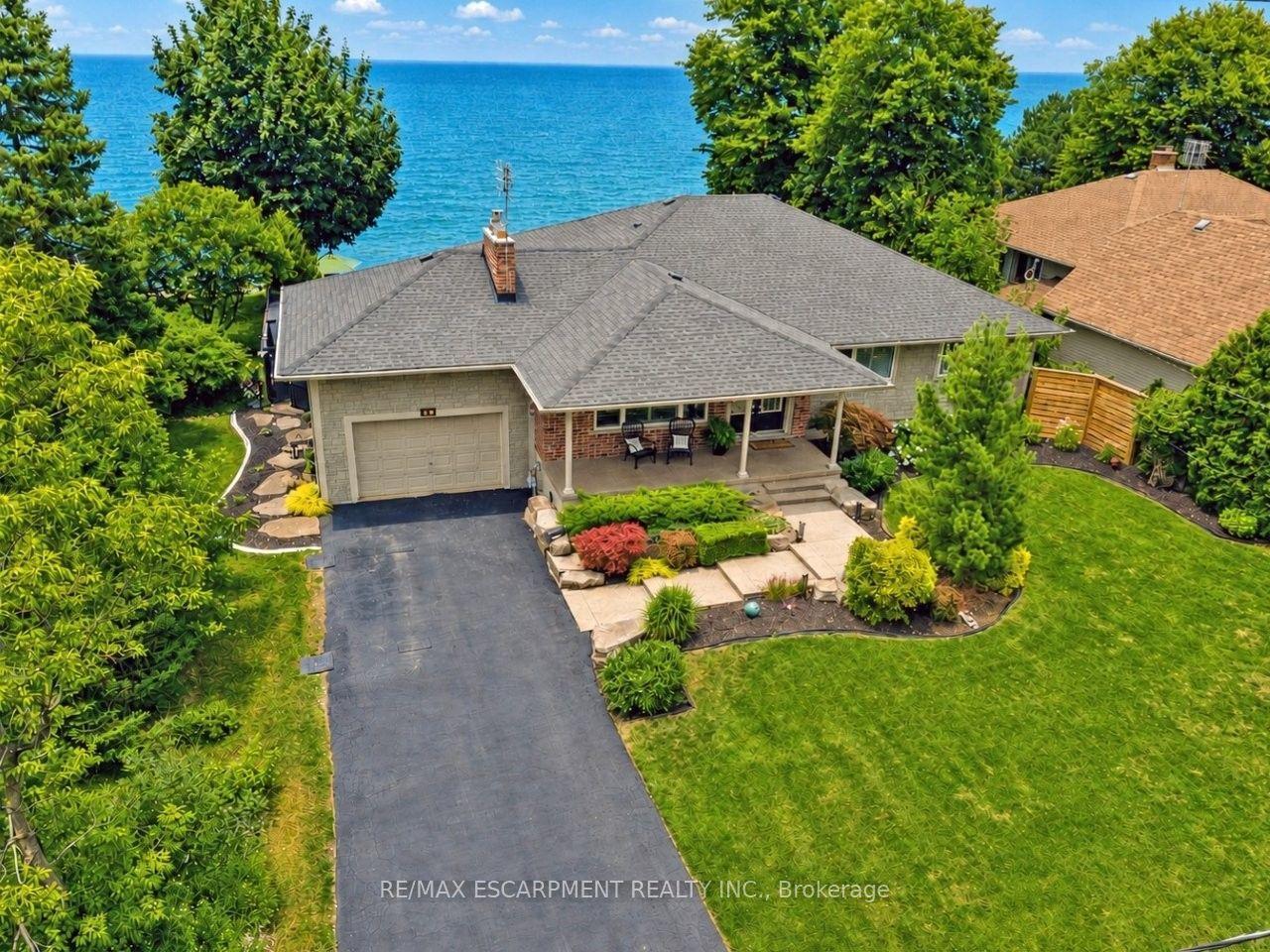 42 Lakeside Drive, Grimsby — Detached for sale, photo 1