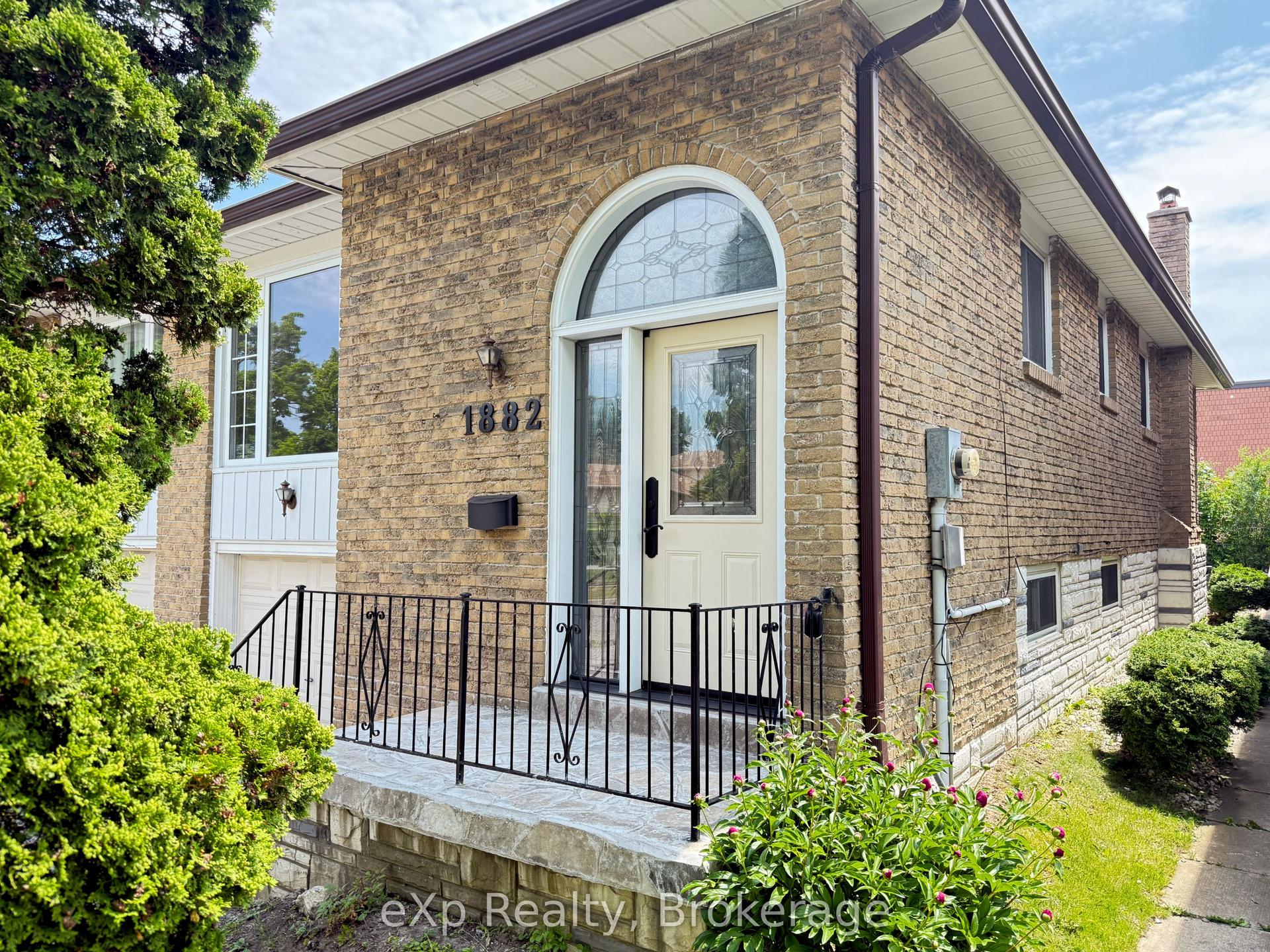 1882 Rosefield Road — photo 1