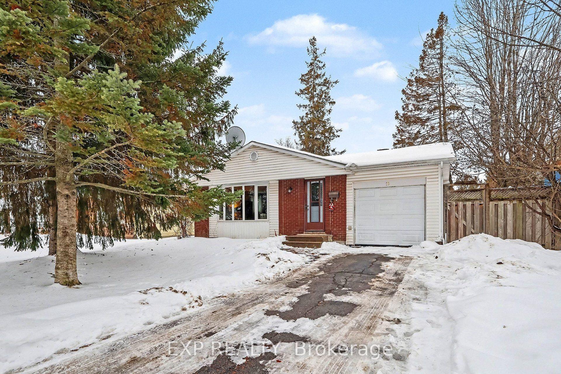 15 Wedgewood Crescent — photo 1